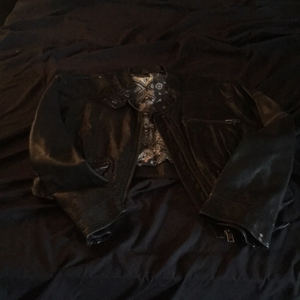 Cropped leather jacket